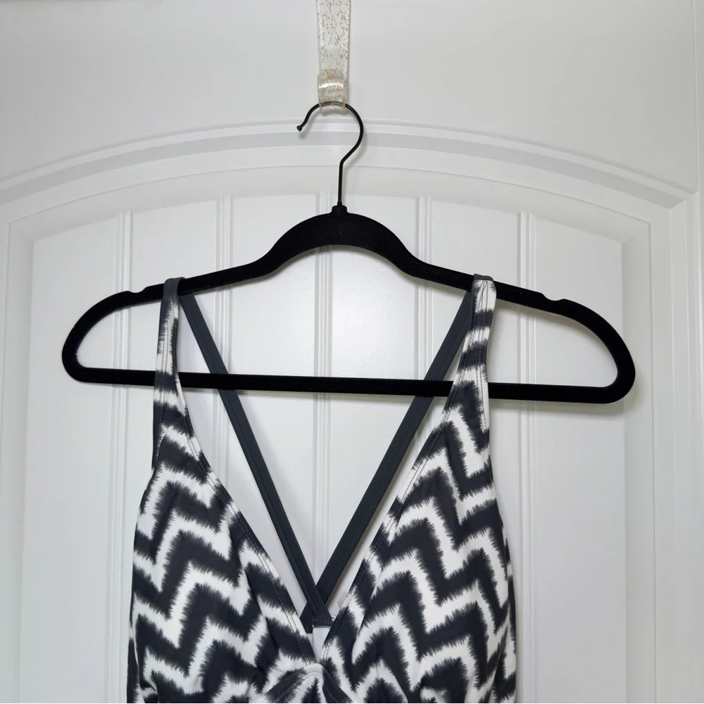 Liz Lange Maternity For Target Large Gray White Chevron Print One Piece Swimsuit